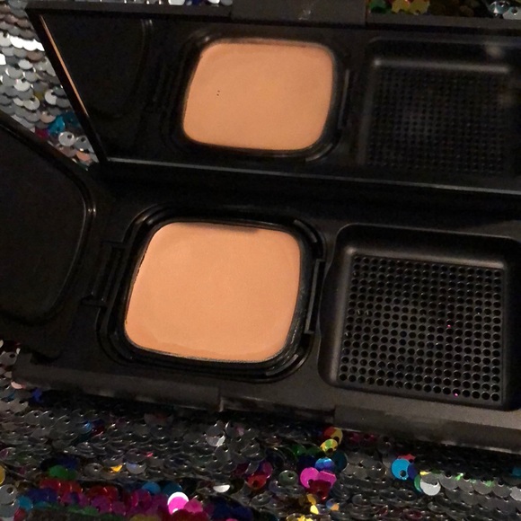 💟PRICE LOWERED💟Nars light 5 Figi Foundation - Picture 4 of 6